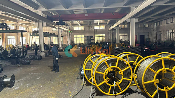 Ningbo Lingkai Electric Power Equipment Co., Ltd. Ngirim Tali Baja Berkualitas Tinggi menyang Malaysia kanggo Konduktor Stringing lan Tarik